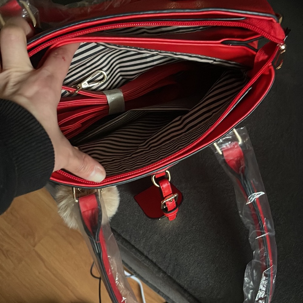 Red purse - Picture 3 of 5